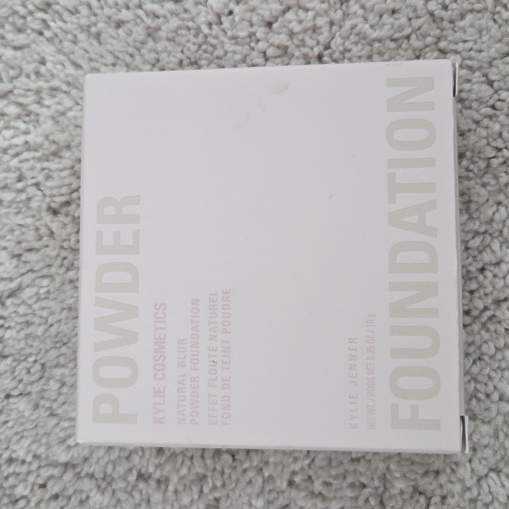 Kylie Cosmetics Natural Blur Powder Foundation - 3N - Picture 8 of 9